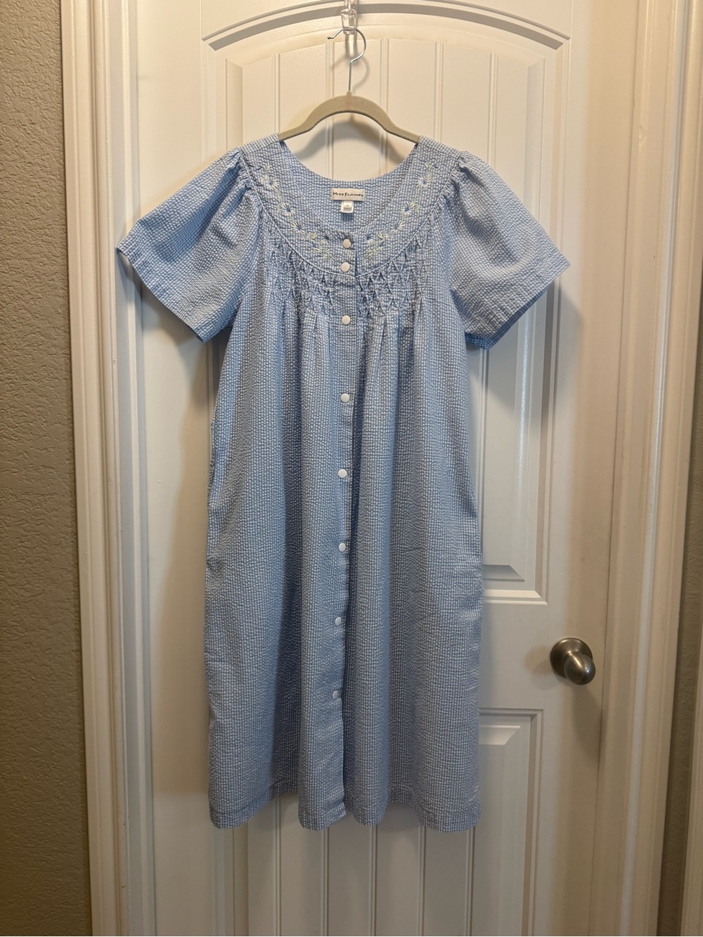 Miss Elaine Seersucker Embroidered Blue Robe Short Sleeve Grandmacore Size Small